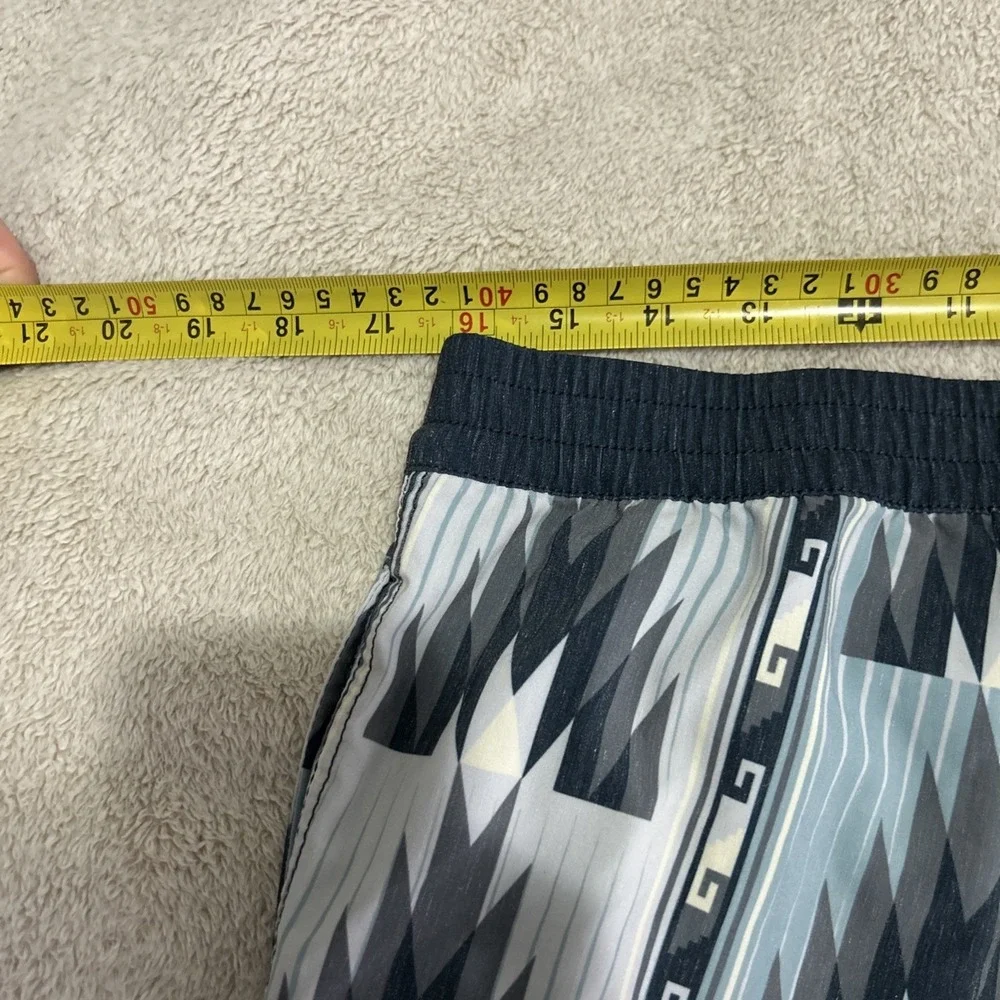 ROARK Mens Large 33 ‎ 5 Inseam Aztec Print Shorey Tremor 16